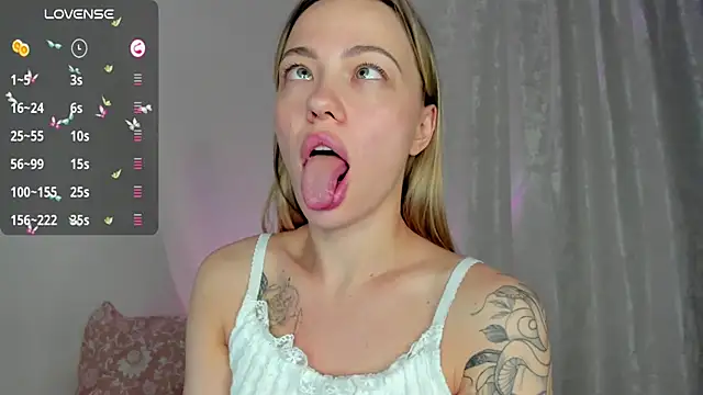 Snapshot of damn_cutie chatting on January 2025 10:56:01 PM damn cutie online show from January 2025 10:56:01 PM