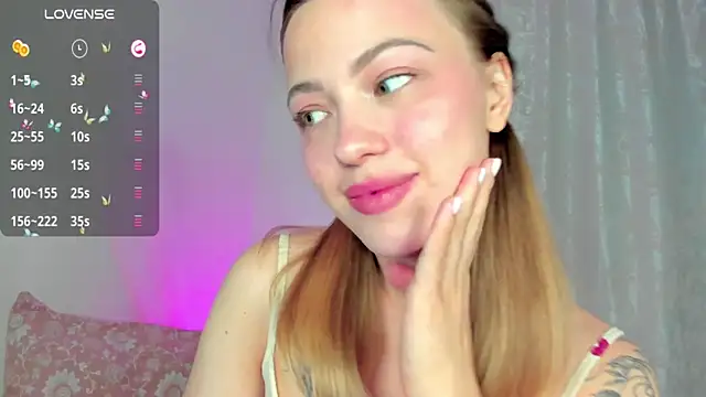 Snapshot of damn_cutie chatting on January 2025 08:12:01 PM damn cutie online show from January 2025 08:12:01 PM
