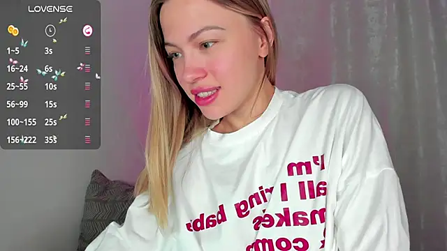 Snapshot of damn_cutie chatting on February 2025 08:48:02 PM damn cutie online show from February 2025 08:48:02 PM