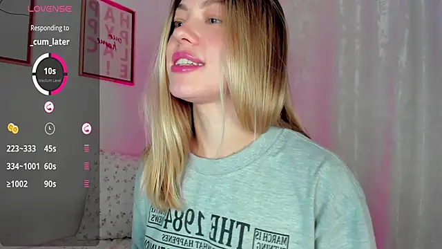 Snapshot of damn_cutie chatting on March 2025 11:12:01 PM damn cutie online show from March 2025 11:12:01 PM