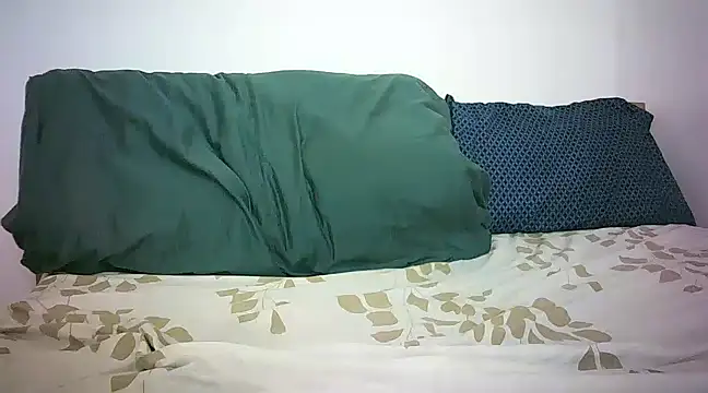 Cryaluna online show from December 2024 12:07:02 PM