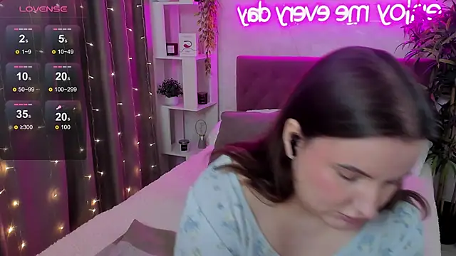 FeralPeach online show from May 2026 05:37:02 AM