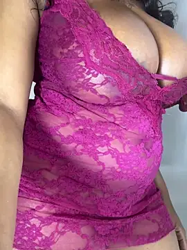 Snapshot of Rose_berry chatting on November 2025 06:42:02 PM Rose berry online show from November 2025 06:42:02 PM