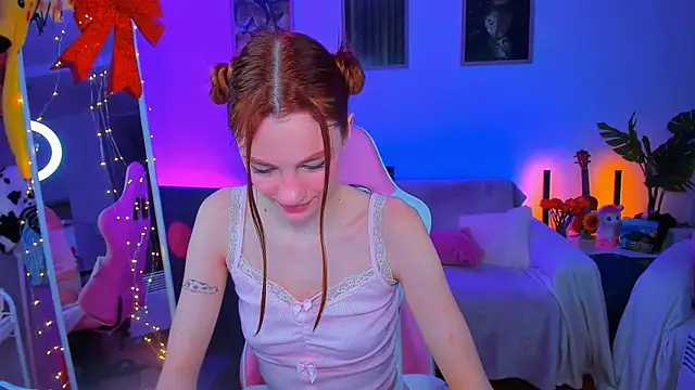 Alyssa Smitt online show from February 2025 02:30:01 AM