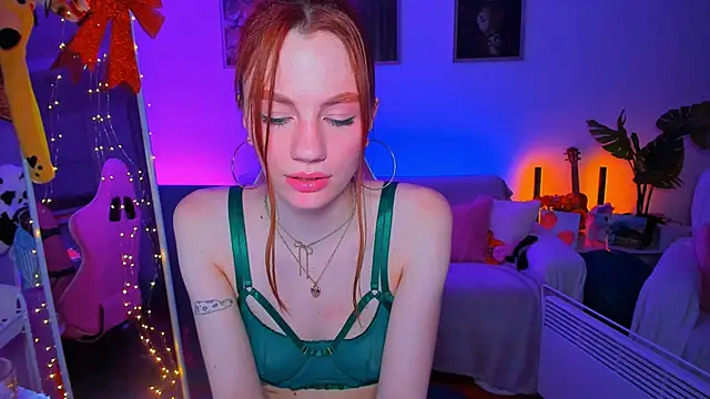 Alyssa Smitt online show from February 2025 07:39:02 AM