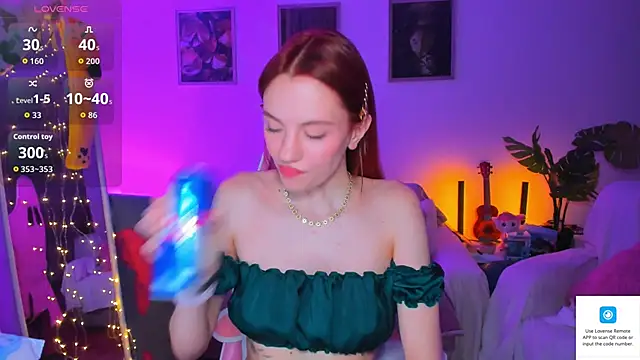 Alyssa Smitt online show from September 2025 12:00:02 AM