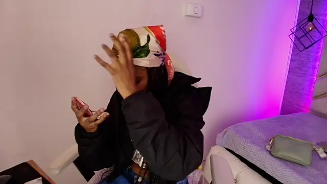 Queen perla  online show from November 2025 11:38:02 AM