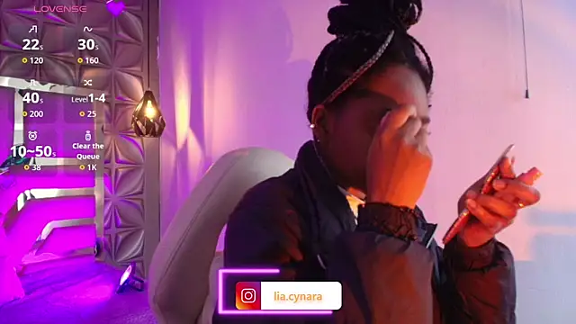 Queen perla  online show from February 2026 12:01:02 PM