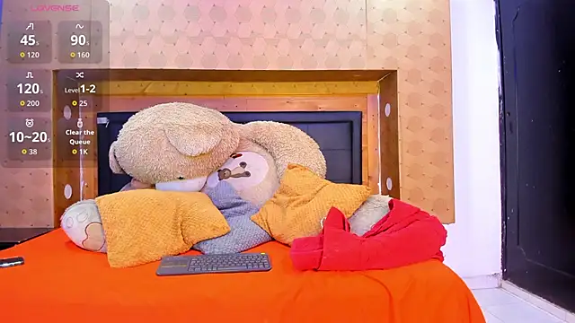 SofiAndNicol online show from December 2025 11:05:01 AM