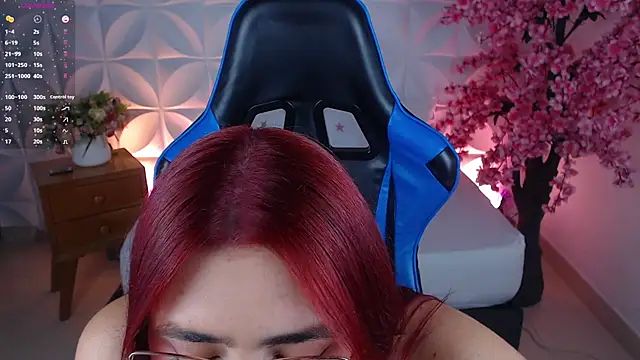 lizowenn  online show from November 2025 07:24:01 PM