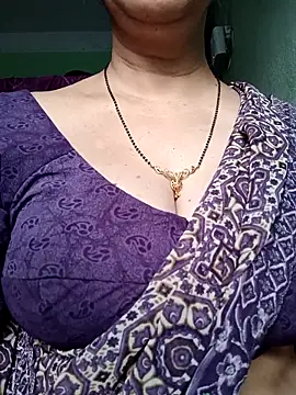 Snapshot of Rosy-B chatting on February 2026 01:01:02 AM Rosy-B online show from February 2026 01:01:02 AM