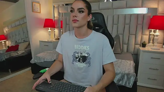 mariiahneedles online show from December 2024 11:13:02 PM