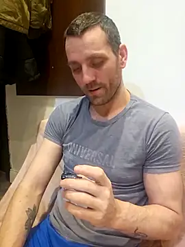 Snapshot of Aian09 chatting on March 2025 09:16:01 PM Aian09 online show from March 2025 09:16:01 PM