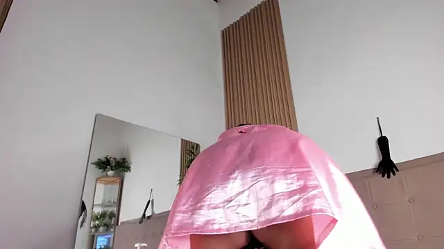 Natasha  Sccott online show from March 2025 01:37:01 AM