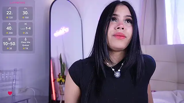 Natasha  Sccott online show from November 2025 07:13:01 PM