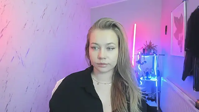 holly xglam online show from November 2025 08:19:02 PM