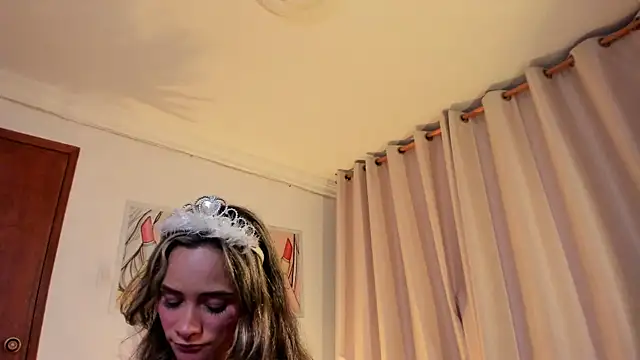 Snapshot of SkiinnyAna chatting on October 2025 07:37:01 PM SkiinnyAna online show from October 2025 07:37:01 PM