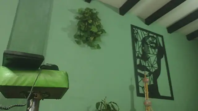 Snapshot of thirstymoonxx chatting on November 2025 04:01:01 AM thirstymoonxx online show from November 2025 04:01:01 AM