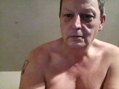 Snapshot of chubbybear2cum chatting on February 2025 11:27:01 PM chubbybear2cum online show from February 2025 11:27:01 PM