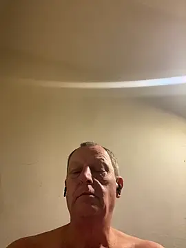 Snapshot of chubbybear2cum chatting on September 2025 01:27:01 AM chubbybear2cum online show from September 2025 01:27:01 AM