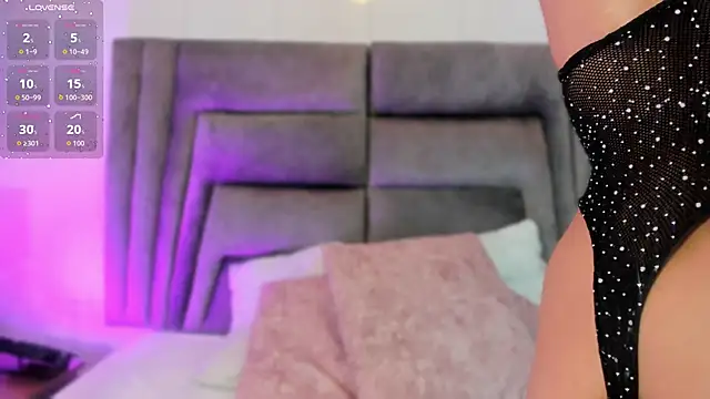 sophiee smith online show from October 2025 11:33:02 AM