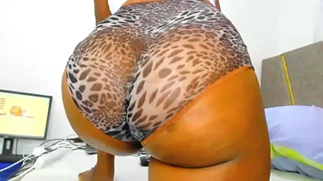 Natasha Spencer online show from November 2025 10:45:01 PM