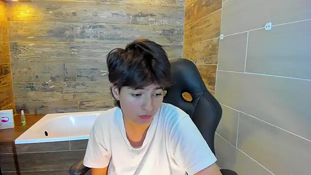 Snapshot of Bryce_Evans chatting on March 2025 08:54:01 PM Bryce Evans online show from March 2025 08:54:01 PM