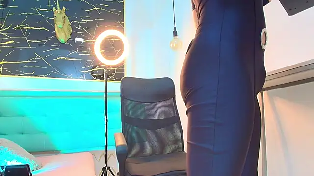 Bella salvatore online show from November 2025 08:52:01 PM