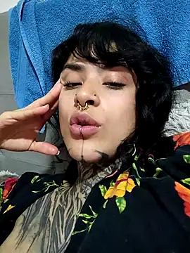 taaylor33 online show from November 2025 06:02:02 AM