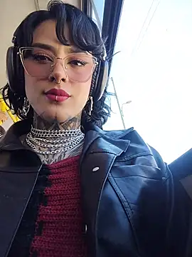 taaylor33 online show from February 2026 05:28:02 PM