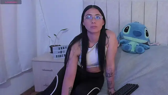 anny roberts online show from December 2025 08:26:01 PM