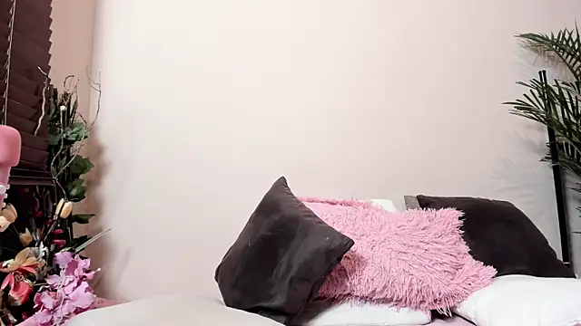 sara  lynn online show from March 2025 03:45:01 AM