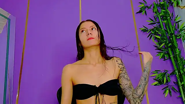 Snapshot of scarlet-jonesx chatting on October 2025 07:18:01 PM scarlet-jonesx online show from October 2025 07:18:01 PM