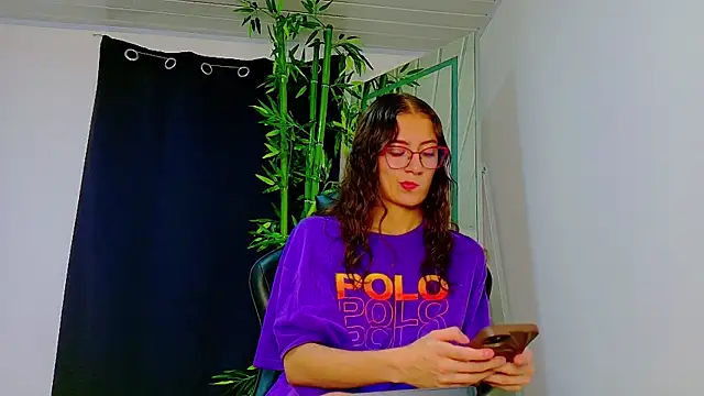 Snapshot of scarlet-jonesx chatting on November 2025 04:34:02 AM scarlet-jonesx online show from November 2025 04:34:02 AM