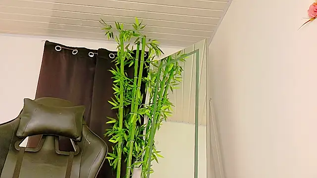 Snapshot of scarlet-jonesx chatting on November 2025 10:24:01 PM scarlet-jonesx online show from November 2025 10:24:01 PM