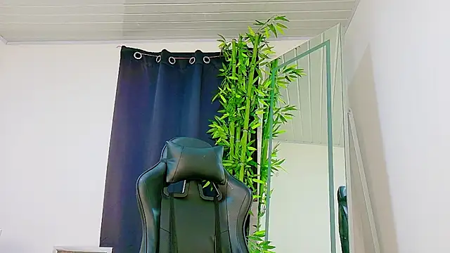 Snapshot of scarlet-jonesx chatting on December 2025 11:34:02 PM scarlet-jonesx online show from December 2025 11:34:02 PM