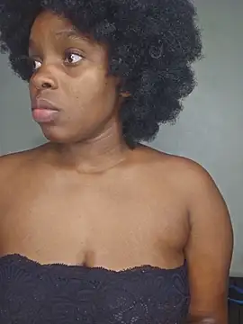 Snapshot of freaky_j_ chatting on May 2026 01:12:01 AM freaky j online show from May 2026 01:12:01 AM
