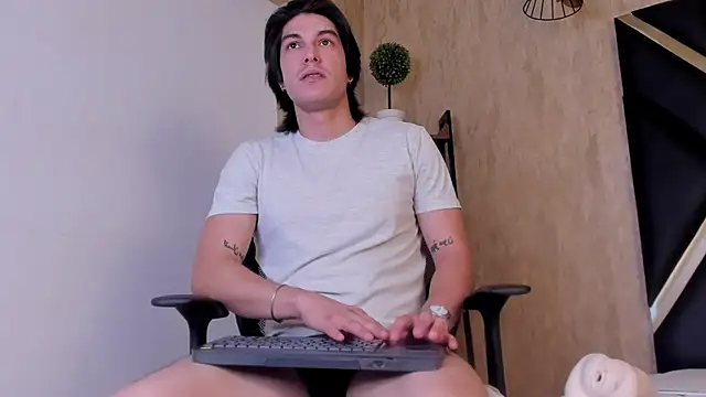 Snapshot of Karimferrer chatting on November 2025 07:57:02 PM Karimferrer online show from November 2025 07:57:02 PM