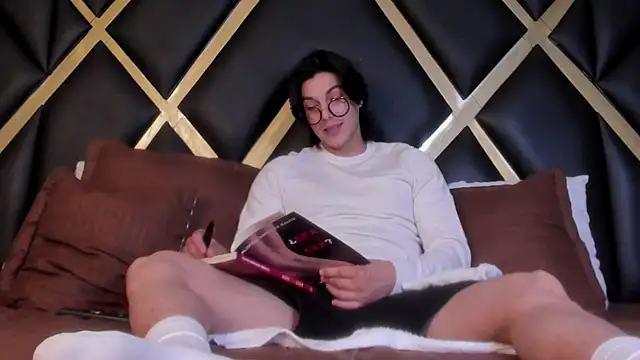 Snapshot of Karimferrer chatting on November 2025 07:46:02 PM Karimferrer online show from November 2025 07:46:02 PM