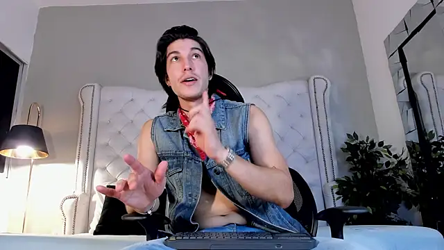 Snapshot of Karimferrer chatting on November 2025 08:40:02 PM Karimferrer online show from November 2025 08:40:02 PM