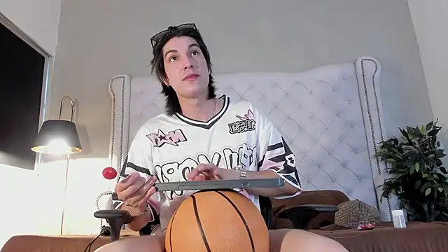 Snapshot of Karimferrer chatting on November 2025 07:47:02 PM Karimferrer online show from November 2025 07:47:02 PM