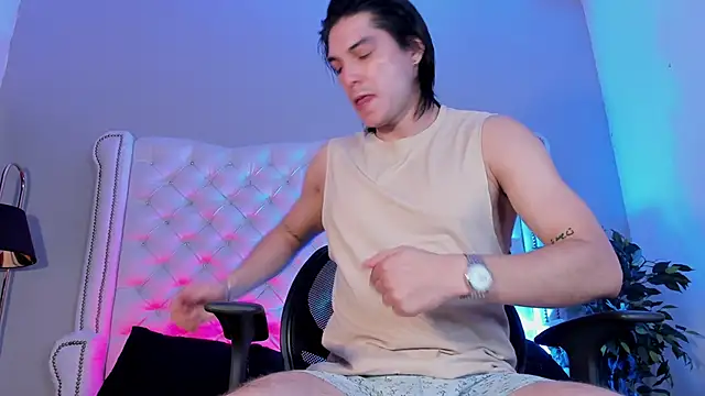 Karimferrer online show from December 2025 07:56:02 PM