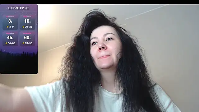 Snapshot of AlexaCruze chatting on October 2025 06:52:02 PM AlexaCruze online show from October 2025 06:52:02 PM