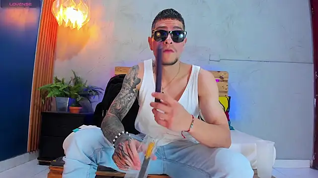 Snapshot of french_sexx chatting on January 2025 01:18:02 AM french sexx online show from January 2025 01:18:02 AM