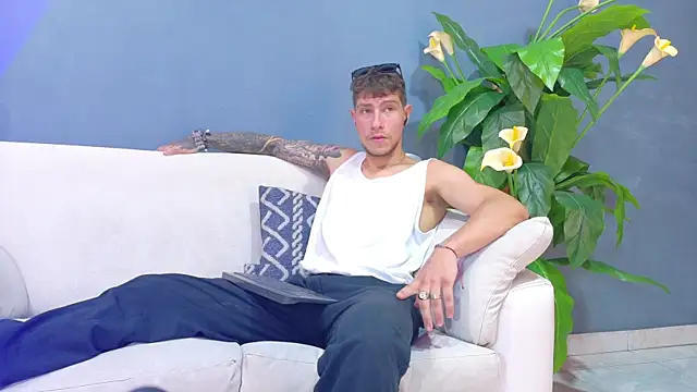 Snapshot of french_sexx chatting on September 2025 07:18:02 PM french sexx online show from September 2025 07:18:02 PM