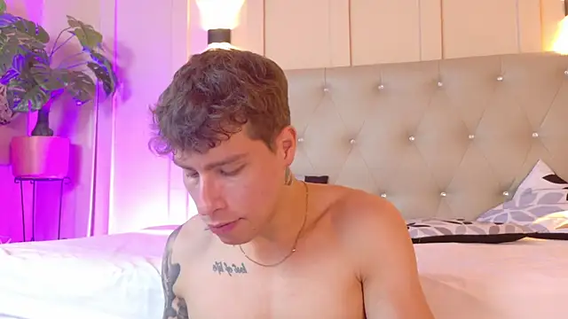 Snapshot of french_sexx chatting on October 2025 08:32:02 PM french sexx online show from October 2025 08:32:02 PM