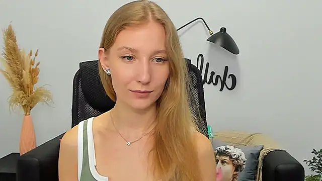 LolaWilsons online show from March 2025 12:23:02 PM