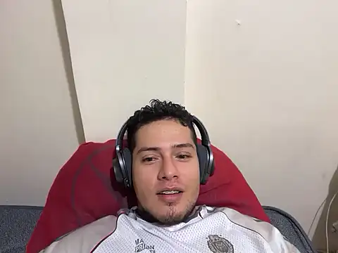 Snapshot of Malandralle chatting on November 2025 05:08:02 AM Malandralle online show from November 2025 05:08:02 AM