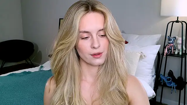 RozzitaBedberry online show from October 2025 02:02:01 PM