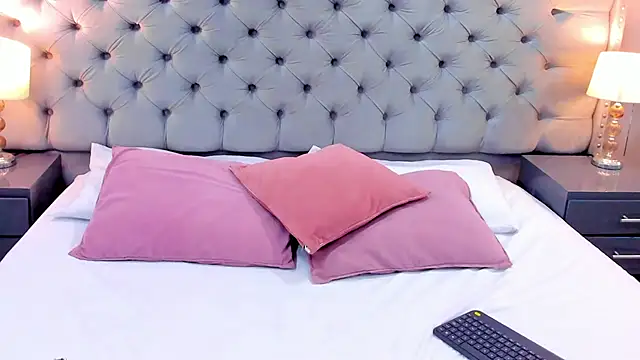 SamantaG online show from March 2025 12:46:01 PM